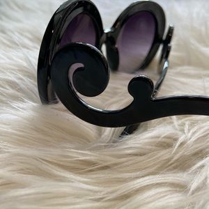 Baroque style black Sunglasses
